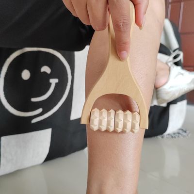 목재 얼굴 롤러 얼굴 풀 나무 나무 마사저 트렌딩 제품 뷰티 도구 여자 얼굴 피부 마사지