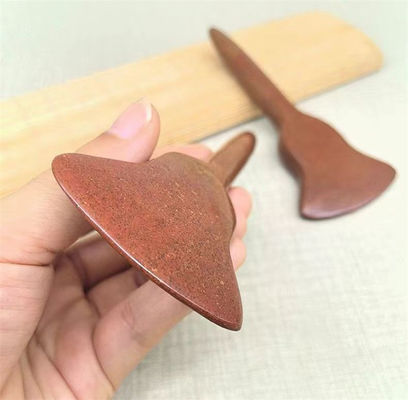 레드 비안 스톤 구아샤 보드와 함께 온몸 마사지와 아쿠포인트 자극의 치료 효과를 경험하세요.