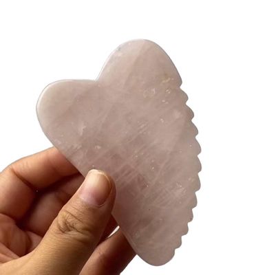 마사지 도구 효과적 인 근육 마사지를 위해 심장 모양의 로즈 쿼츠 구아 샤