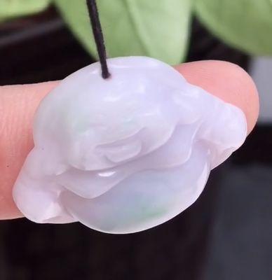녹색 휴대용 자연 버마 보라색 조각 된 자데이트 자데이트 웃는 부처 사상자 여성 및 어린이용 자연 색상