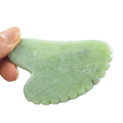 천연 돌 긁기 도구와 개인 레이블 Xiuyan Jade Green Guasha로 온몸 마사지의 장점을 경험하십시오.
