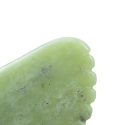 천연 돌 긁기 도구와 개인 레이블 Xiuyan Jade Green Guasha로 온몸 마사지의 장점을 경험하십시오.