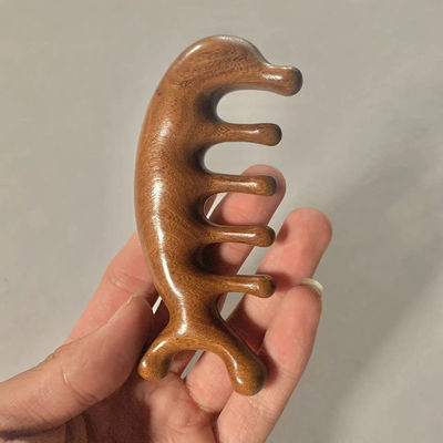 머리 마사지 장비 2023 천연 산달 나무 구아 샤 두피 마사지 빗 나무 구아샤 머리 관리 및 머리 휴식을위한 도구