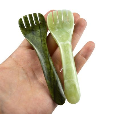 맞춤형 로고 사용 가능 맑은 녹색 Xiuyan Jade Gua Sha Spoon Shape 안구 침술 펜 침술 匙 마사저