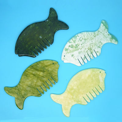 2024 생선 모양 천연 Xiuyan Jade Gua Sha 두피 마사지 빗 머리 Guasha 마사저 노란 머리 마사지 장비