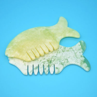 2024 생선 모양 천연 Xiuyan Jade Gua Sha 두피 마사지 빗 머리 Guasha 마사저 노란 머리 마사지 장비