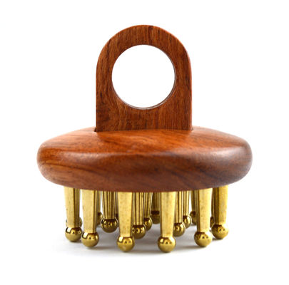 2024 갈색 몸 마사지 Comb Brass Scalp Massager 머리 마사지 머리에 필요한 헤어 브러쉬 머리에 필요한 헤어 케어 메리디언을 파고들며 두통을 완화합니다
