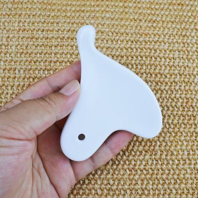 2024 심장 모양 미니 세라믹 구아 샤 마사지 도구 얼굴 리프팅 및 주름 감소 사용자 지정 로고 사용 가능