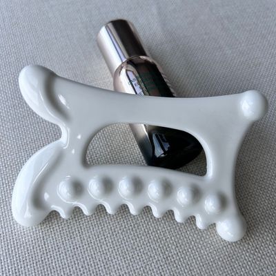 우리의 세라믹 구아샤 스크래핑 마사지 도구 의료 개인 관리 스타일로 림프절 배수기의 이점을 경험하십시오.