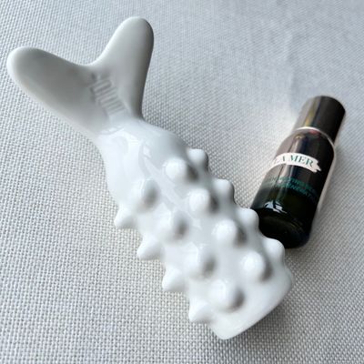 체 마사지 장비 세라믹 풀 보디 구아 샤 마사저 생선 모양으로 림프 배수 및 미용 치료