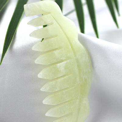 천연 Xiuyan Jade Gua Sha 스크래핑 마사지 빗자루 머리 치료 및 머리카락 두피 치료 도구