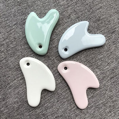 흰색 심장 모양 세라믹 구아샤 마사지 보드 구아샤 모든 피부 유형에 맞는 얼굴 도구 깨끗하고 노화 방지
