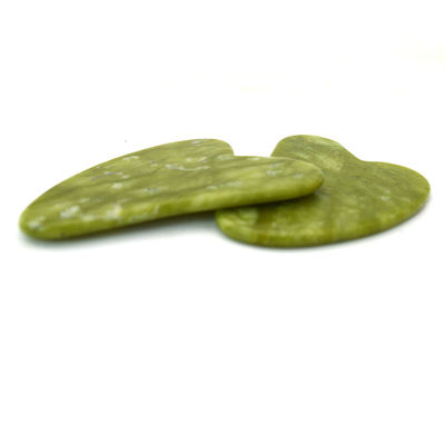 녹색 7.6cm*5.5cm*0.2cm Xiuyan Jade 심장 모양 얼굴 Jade Guasha 마사지 보드