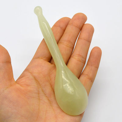 몸 관리 Xiuyan Jade Gua Sha 마사지 도구 건강과 웰빙을위한 녹색?? 가 모양의 Guasha Scarping 도구