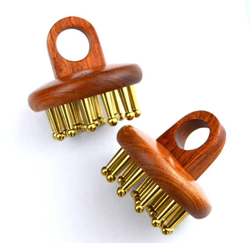2024 갈색 몸 마사지 Comb Brass Scalp Massager 머리 마사지 머리에 필요한 헤어 브러쉬 머리에 필요한 헤어 케어 메리디언을 파고들며 두통을 완화합니다